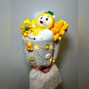 Winnie the Pooh plushy bouquet!! 💛